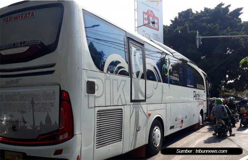 Tempat duduk bus pariwisata