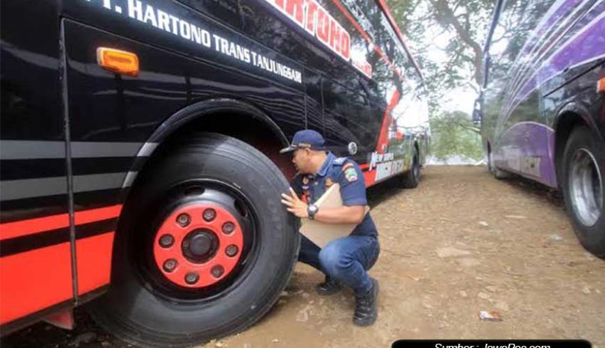 Ganti Ban Bus Pariwisata