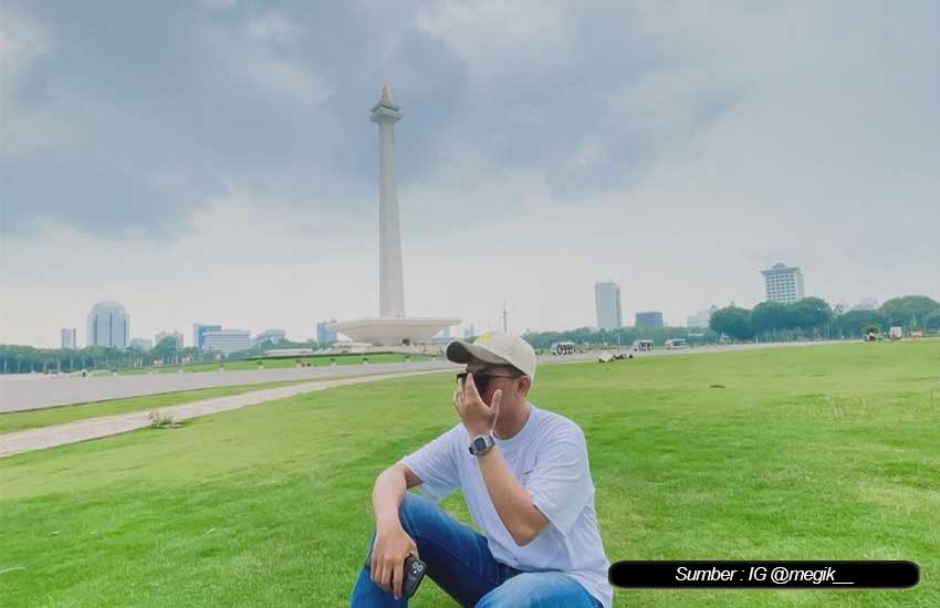 Monas